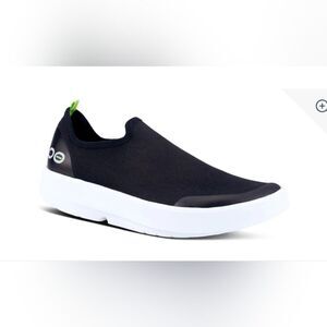 OOFOS  OOMG Ezee Low Women’s Black Slip-On Shoes Size 12